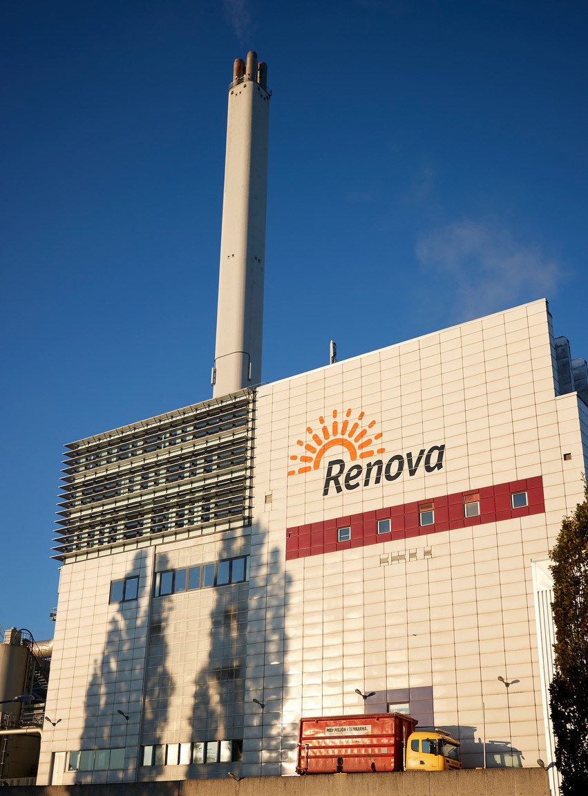 Bild som visar en lastbil som kör in på Sävenäs